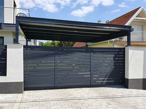 Különböző típusú nyitott autóbeállók