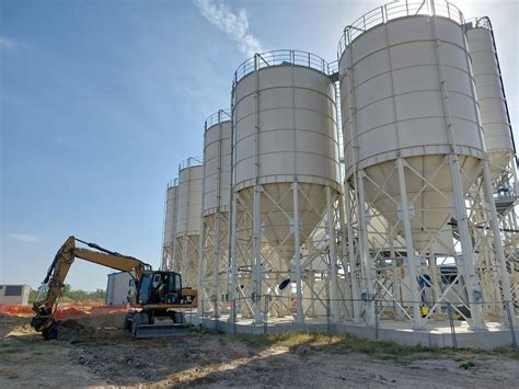 első beton öntése Paks II alapozási gödör
