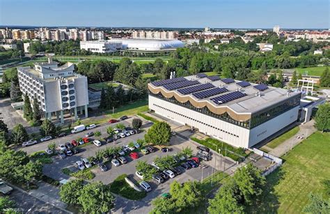 Légifotó egy lakóparkról