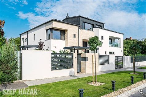 Modern lakóépület homlokzata