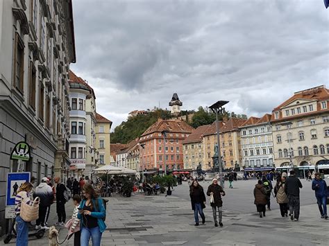 Graz óvárosa és a modern építészet keveredése