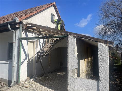 Falbontási munkálatok folyamata