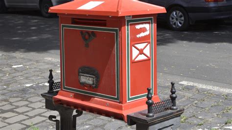 Postai postaláda hivatalos levelekkel