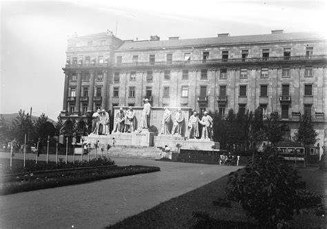 MÁK bérház részlet: sarokrizalit és szobrok