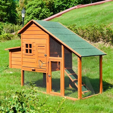 Tyúkól bejárata és biztonsági elemei