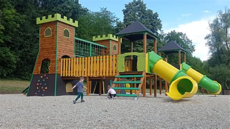 Játszótér a lakópark közelében