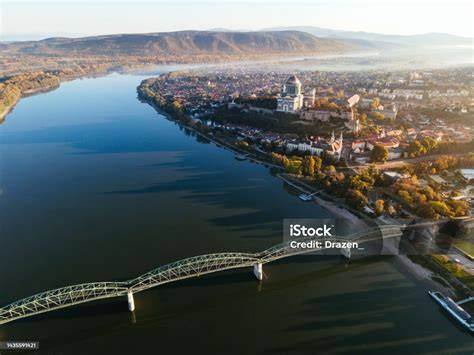 Fotó a Dunáról látványos panorámával