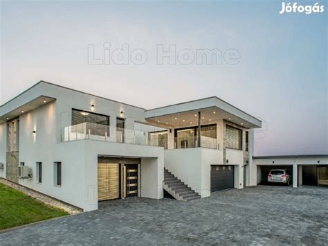Luxus villa panorámával