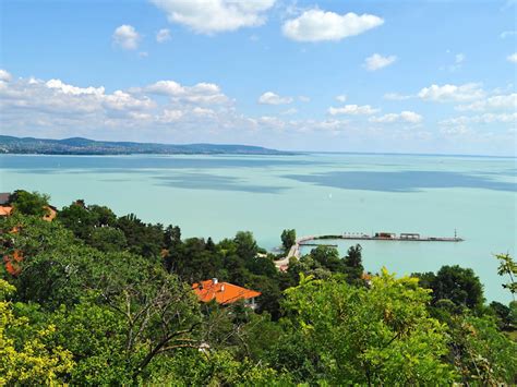 Csendes mellékutak és balatoni panoráma