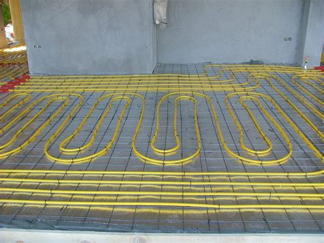 Padlófűtés és mennyezetfűtés vázlata