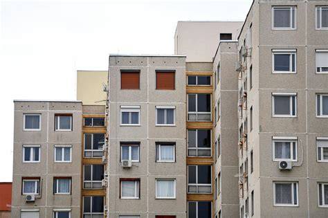 Budapesti panelház és téglaépület összehasonlítása