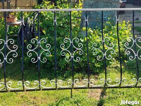 Kovácsoltvas erkélykorlát felszerelésének lépései