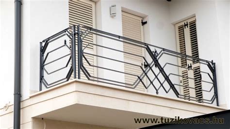 Modern kovácsoltvas erkélykorlát referenciák