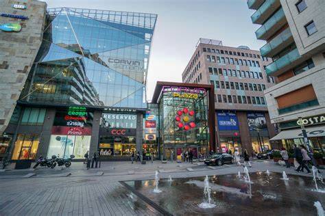 Corvin Corner koronázó kilátás a Corvin Plaza felé