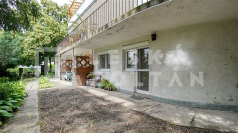 Modern lakóépület Gellért-hegy lábánál