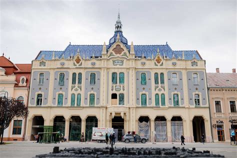 Hagyományos épület homlokzata Napkoron