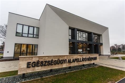 A Szombathelyi Egészségügyi Alapellátó Központ épülete
