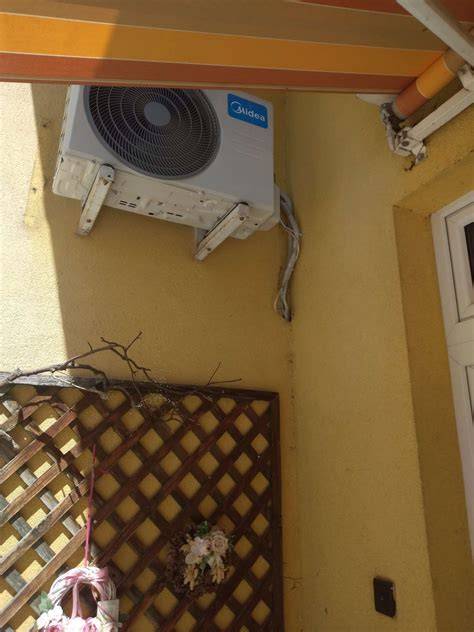 Karbantartott klíma kültéri egység ventilátorral