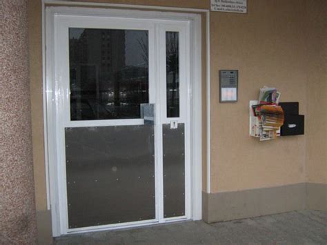 Panelház bejárati ajtójának cseréje