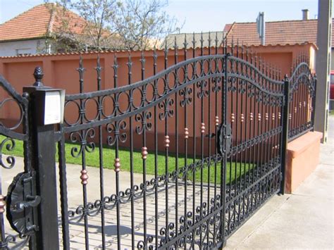 Társasházi kapu és ajtó minták