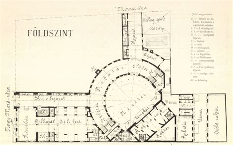 Az épület alaprajza különböző lakásokkal és közös területekkel