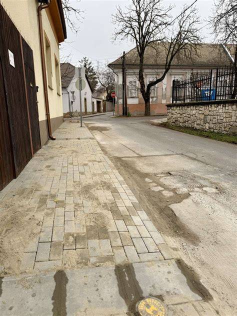 Felújított járda és kerékpárút Kazincbarcikán
