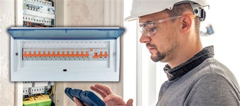 Villanyszerelő által bekötött lakáselosztó