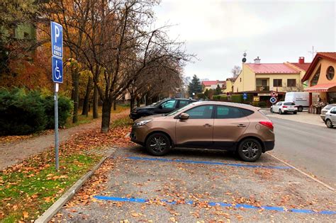 Parkolási káosz a lakóparkban