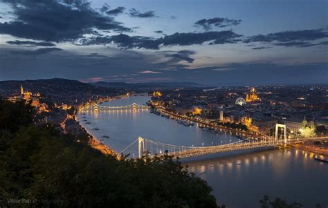 Budapesti panoráma a város fölött