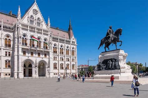 A Kossuth Lajos tér megújulása