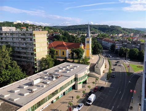 Rákóczi út, Salgótarján - utcakép és társasház