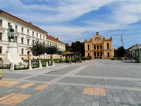 Pécs Kossuth tér a Konzum Áruház idejében