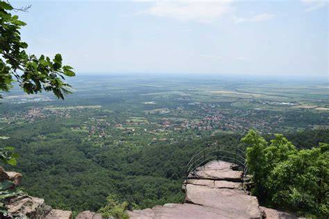 Millennium-kori Hármaskereszt panorámaképe a Jakab-hegy felől
