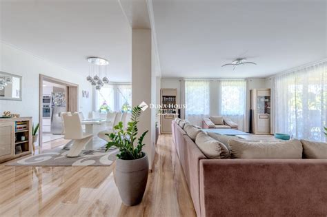 Lakószoba mestergerendával és boldogasszonnyal