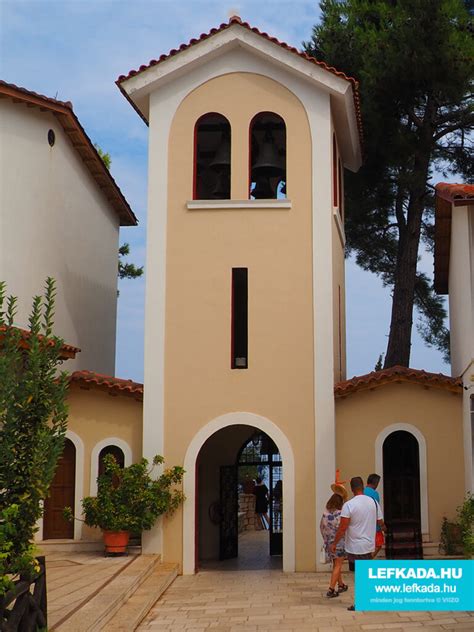 A kolostor fafödéme helyreállítás után