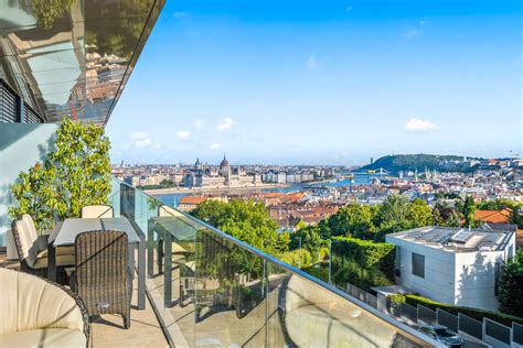 Tetőkert panorámával Budapesten