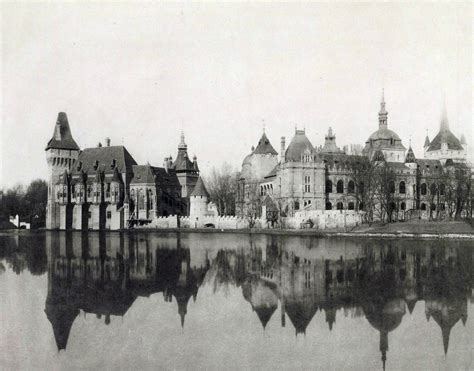 Klösz György: Budapest, a Millenniumi kiállítás I. főkapuja az Andrássy út végénél, 1896