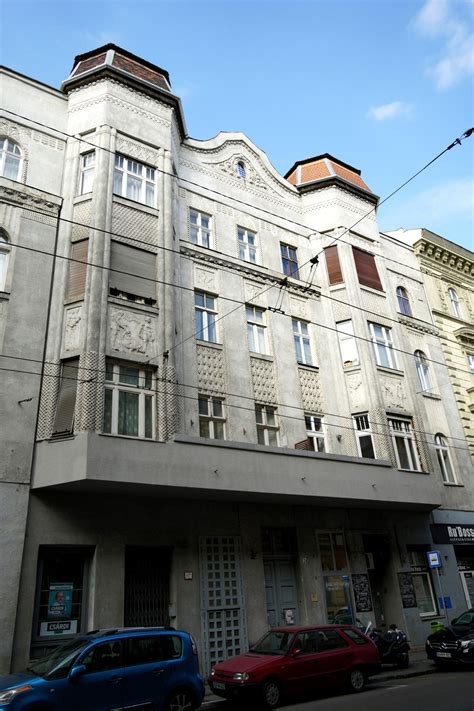 Infografika: Belváros-Lipótváros védett értékeinek térképe és a Kálmán Imre utca 15 elhelyezkedése