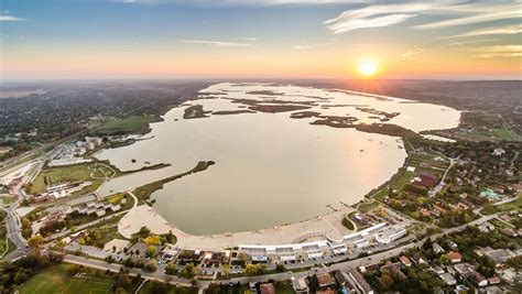 Panorámás Velencei-tó látkép a lakóparkból