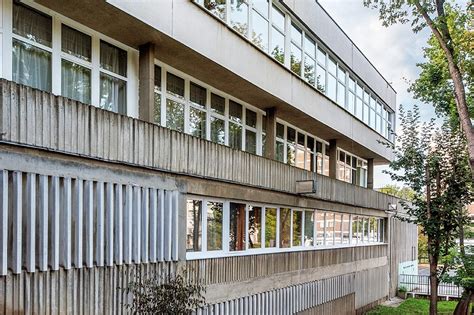 Iskola épülete modern technológiával