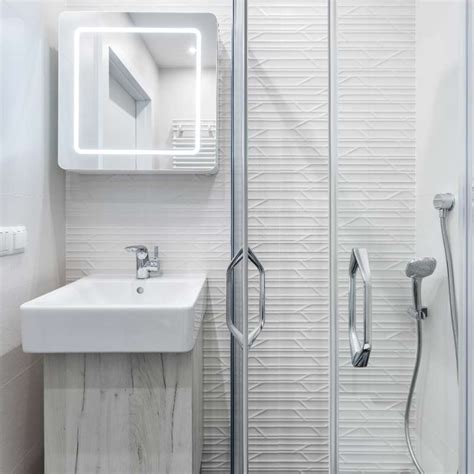 Modern fürdőszoba walk-in zuhanyzóval