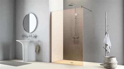 Egyedi tervezésű walk-in zuhany tetőtérben