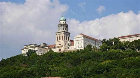 Pannonhalma látképe