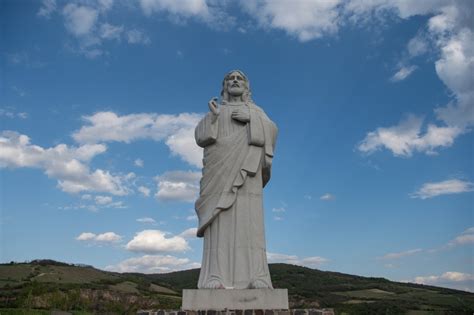 Áldó Krisztus szobra és sétány kilátással