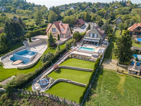 Balatonparti luxus nyaraló