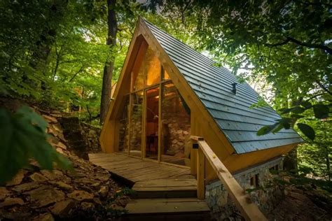 Erdei faház panorámával