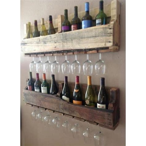 Rusztikus borospince világítás fa gerendával és gyertyatartókkal