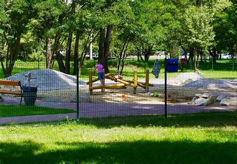 Szilas park látképe zöld területekkel