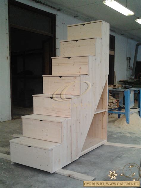 Lépcső galériához