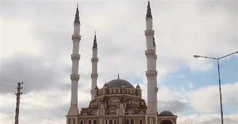 Török mecset minarettel